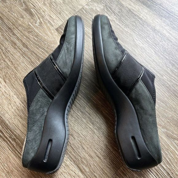 COLE HAAN G Series Women's Size 8AA Gray/Black Leather Wedge Slide On Mules - Picture 6 of 11